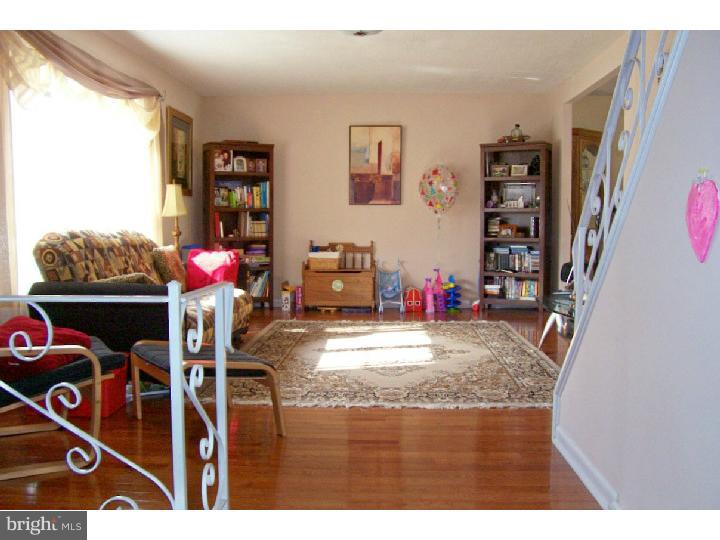 3274 Rambler Road Bensalem, PA 19020 - Photo 6 of 25 Living Room
