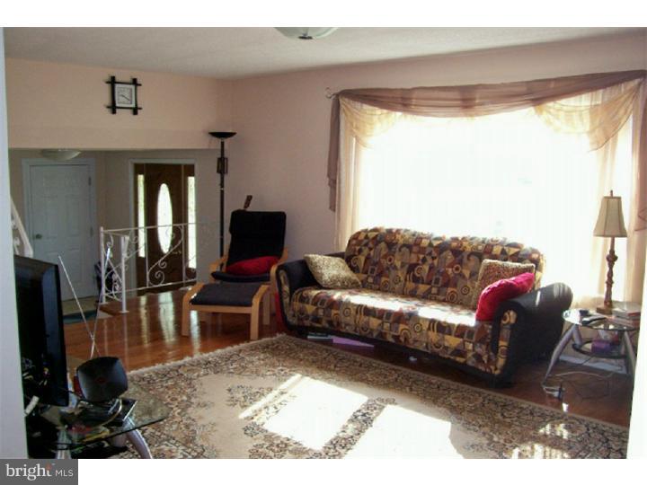 3274 Rambler Road Bensalem, PA 19020 - Photo 7 of 25 Living Room
