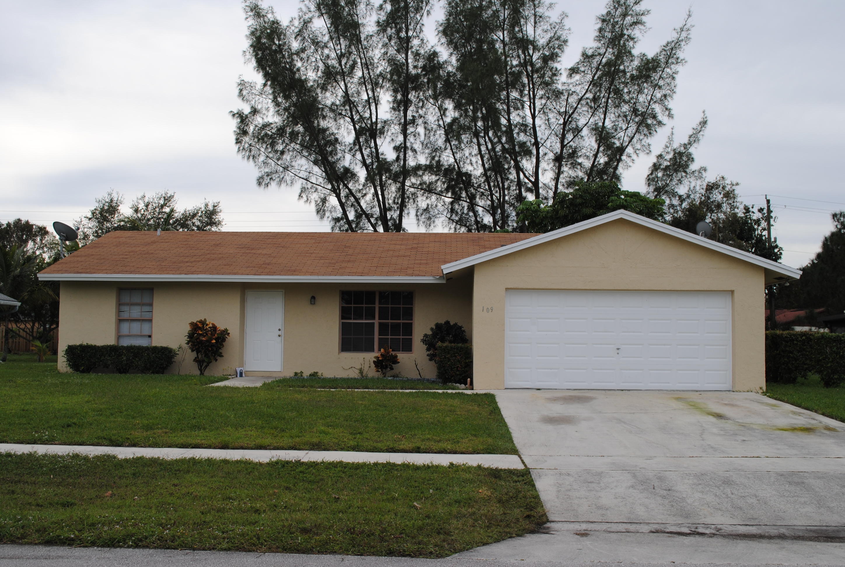 109 Bobwhite Road Royal Palm Beach, FL 33411 - Photo 1 of 8 front