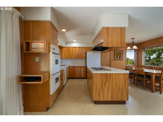 $985,800 | 3375 Eagle Crest Road Northwest, Salem, OR 97304