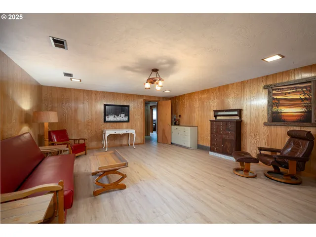 $985,800 | 3375 Eagle Crest Road Northwest, Salem, OR 97304