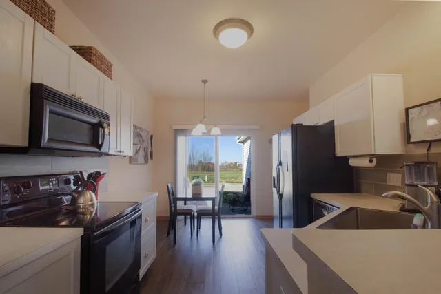 $224,900 | 602 Hunter Oaks Boulevard, Watertown, WI 53094