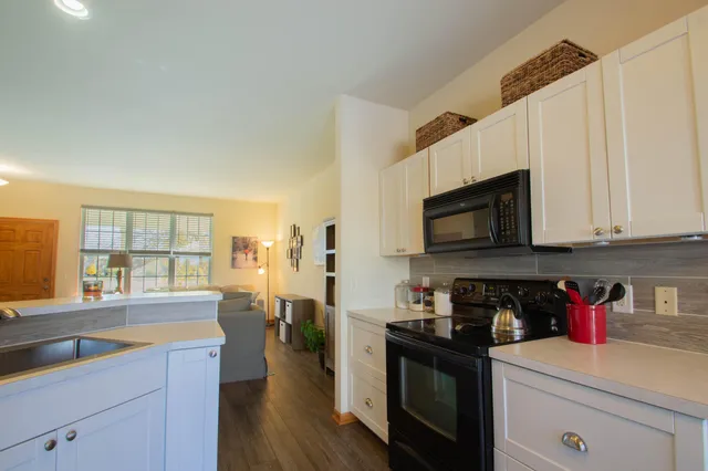 $224,900 | 602 Hunter Oaks Boulevard, Watertown, WI 53094