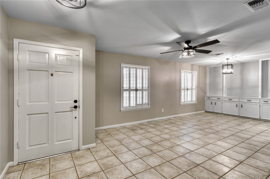 1212 Ridgefield Circle South College Station, TX 77840 - Photo 8 of 23 a view of an empty room and window