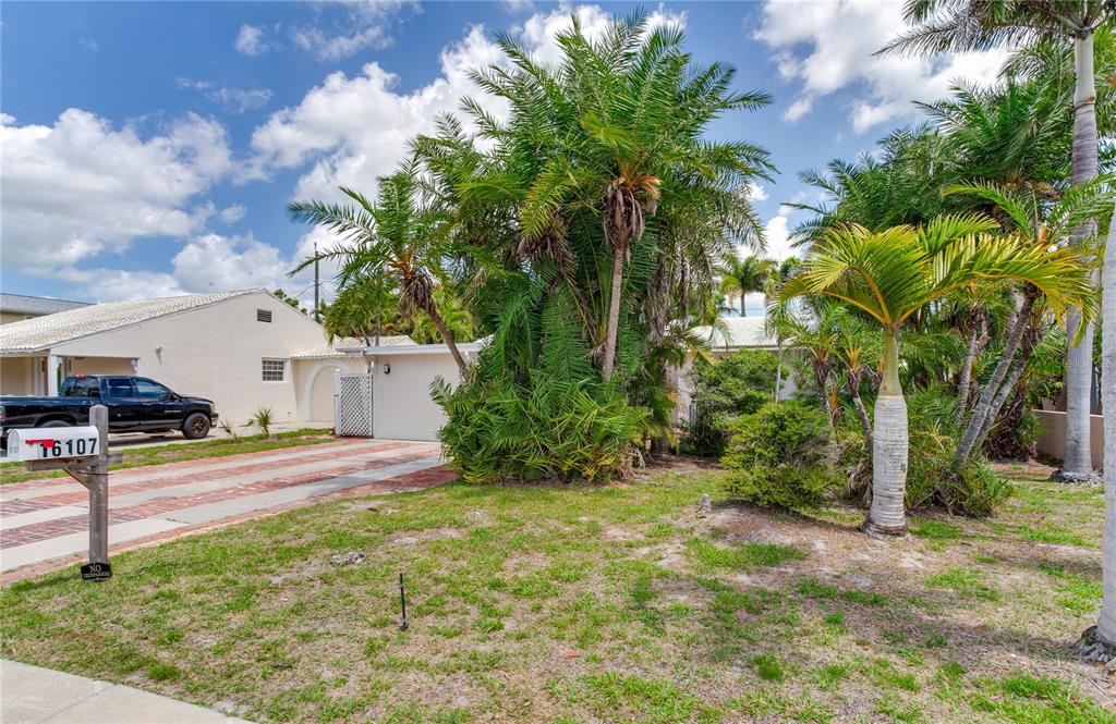 16107 Gulf Boulevard Redington Beach, FL 33708 - Photo 42 of 50 a view of a backyard of the house