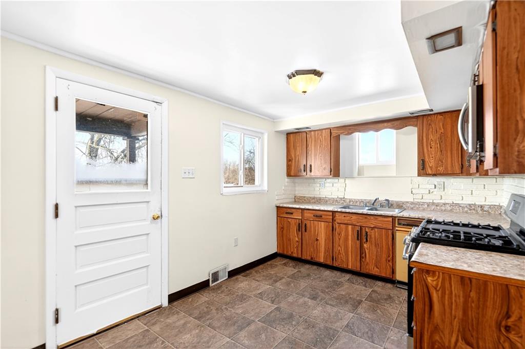 560 Connecticut Avenue Rochester, PA 15074 - Photo 19 of 32