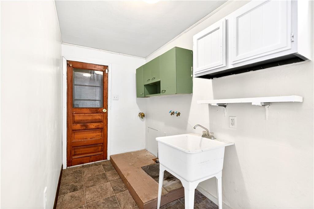 560 Connecticut Avenue Rochester, PA 15074 - Photo 23 of 32 1st floor laundry