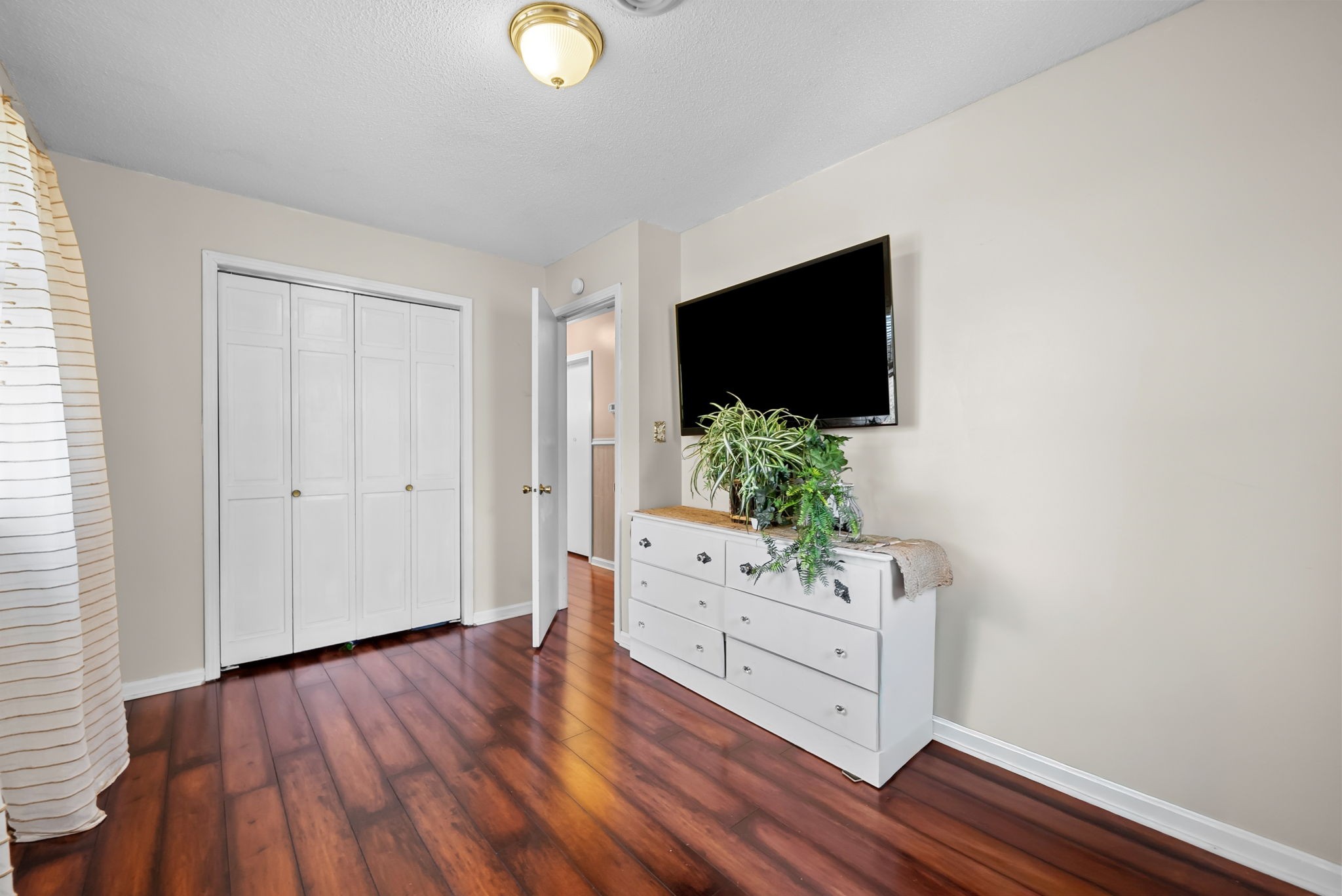 160 Terrapin Run Road Dover, TN 37058 - Photo 14 of 37 a living room with furniture and a flat screen tv