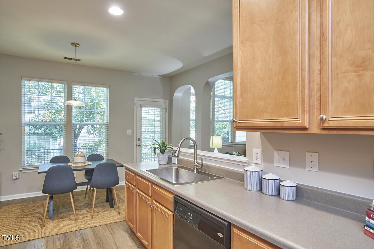 7915 Leonardo Drive Durham, NC 27713 - Photo 15 of 41 020