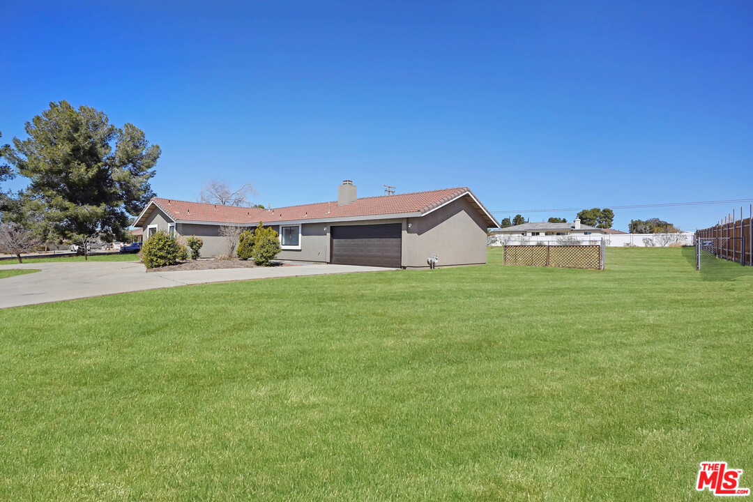 15531 Apple Valley Road Apple Valley, CA 92307 - Photo 2 of 22