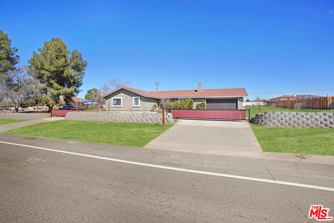 15531 Apple Valley Road Apple Valley, CA 92307 - Photo 3 of 22