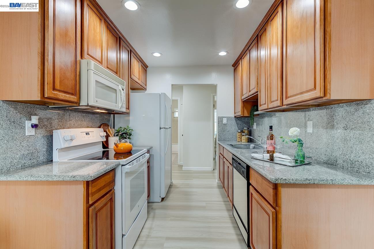 9005 Alcosta Boulevard, Unit 199 San Ramon, CA 94583 - Photo 25 of 57 a kitchen with stainless steel appliances granite countertop a sink stove and refrigerator