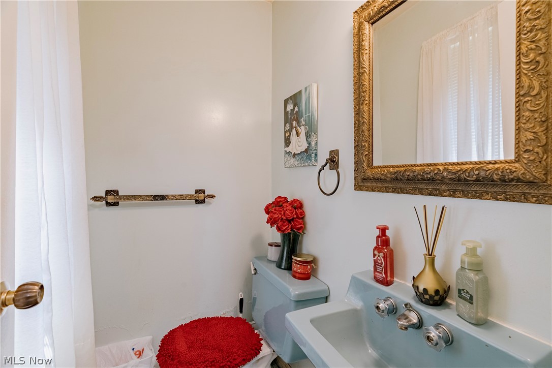 477 Snavely Road Cleveland, OH 44143 - Photo 14 of 35