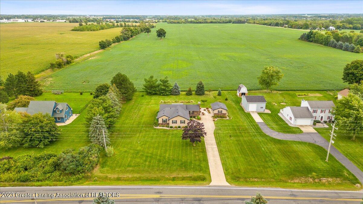 2803 South Loomis Road St. Johns, MI 48879 - Photo 4 of 40 04-Media Jett-4