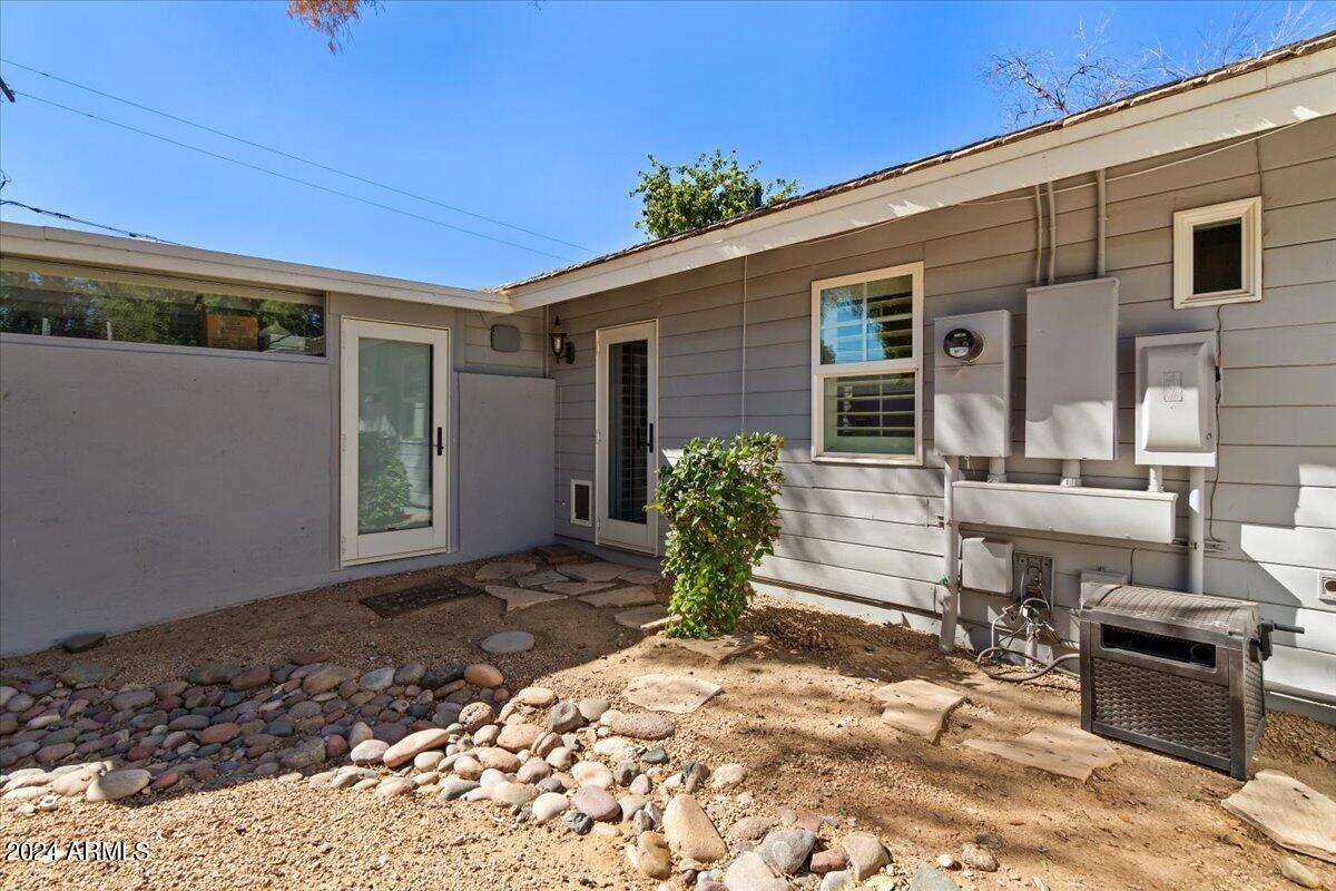 3841 East Elm Street Phoenix, AZ 85018 - Photo 63 of 72 63-Side yard