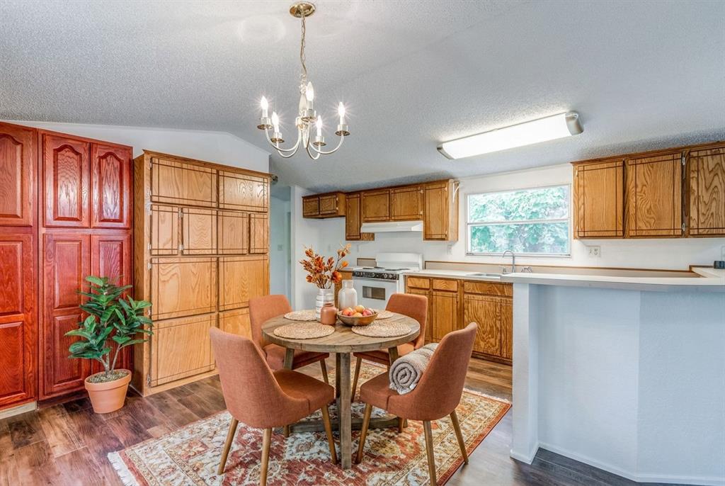 28 Wembley Road Gordonville, TX 76245 - Photo 7 of 24 Virtually Staged dining room.