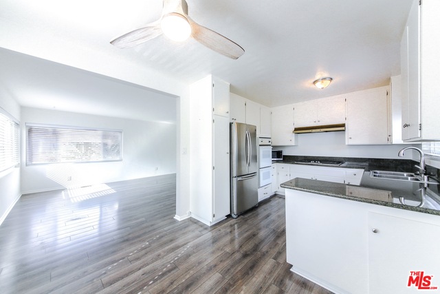 8110 Pershing Drive Playa del Rey, CA 90293 - Photo 3 of 10