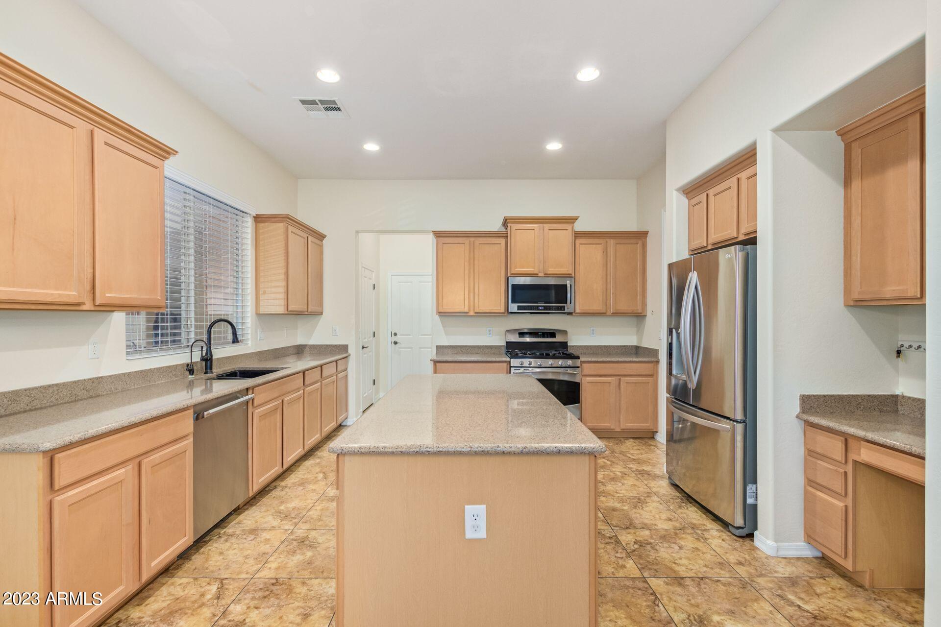 17945 West Agave Road Goodyear, AZ 85338 - Photo 5 of 12 ayBGtf9S