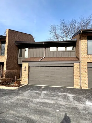 $590,000 | 1720 Wildberry Drive, Unit B, Glenview, IL 60025