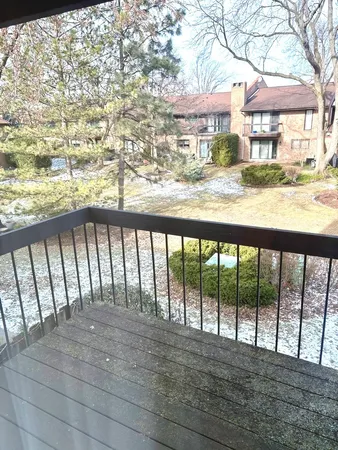 $590,000 | 1720 Wildberry Drive, Unit B, Glenview, IL 60025