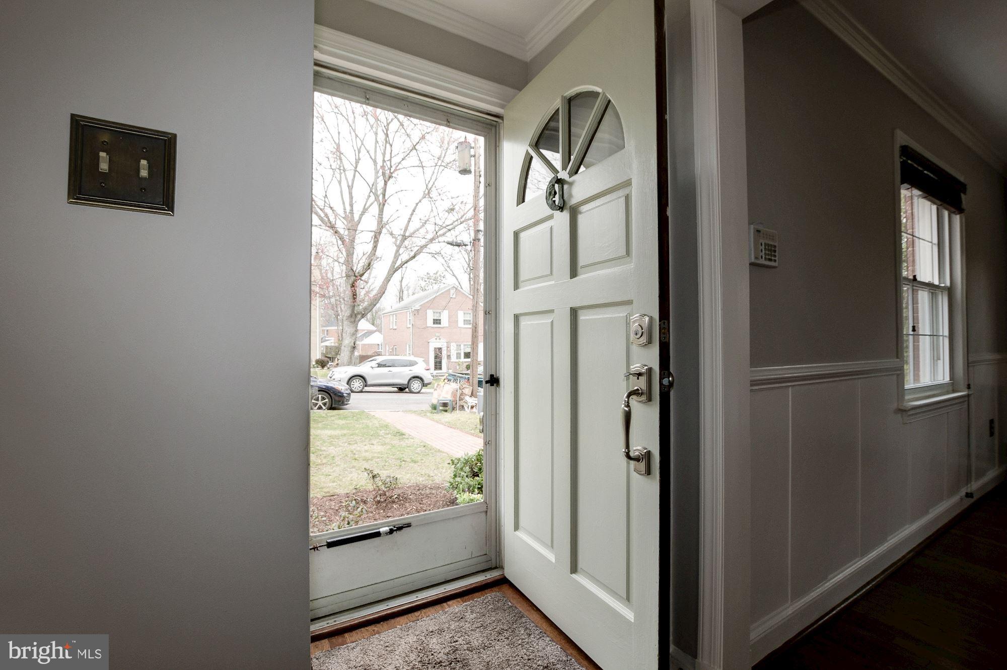 811 Malcolm Drive Silver Spring, MD 20901 - Photo 3 of 34 Gallery Image 3