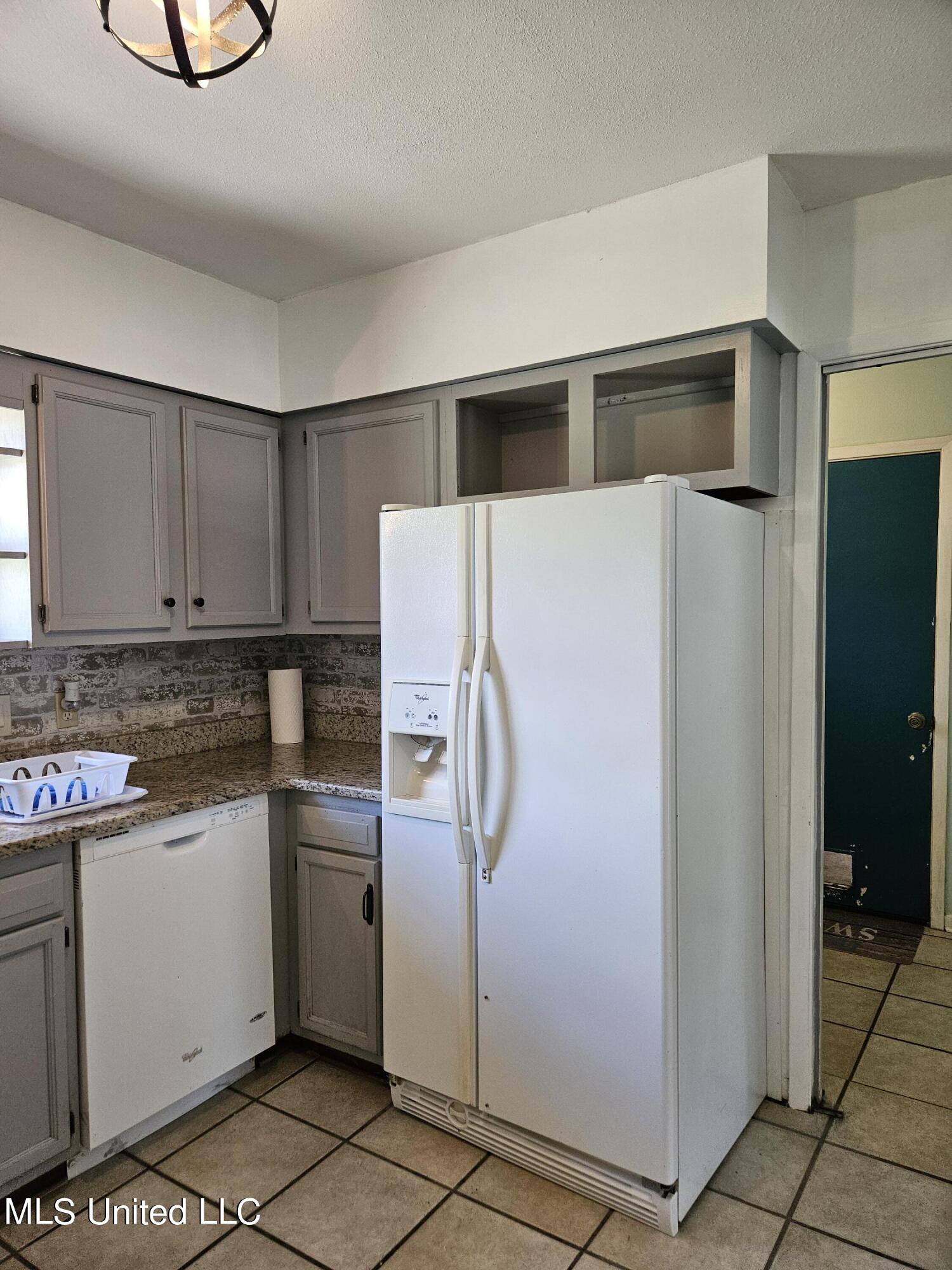 10646 Plummer Circle Gulfport, MS 39503 - Photo 14 of 43 Kitchen v3