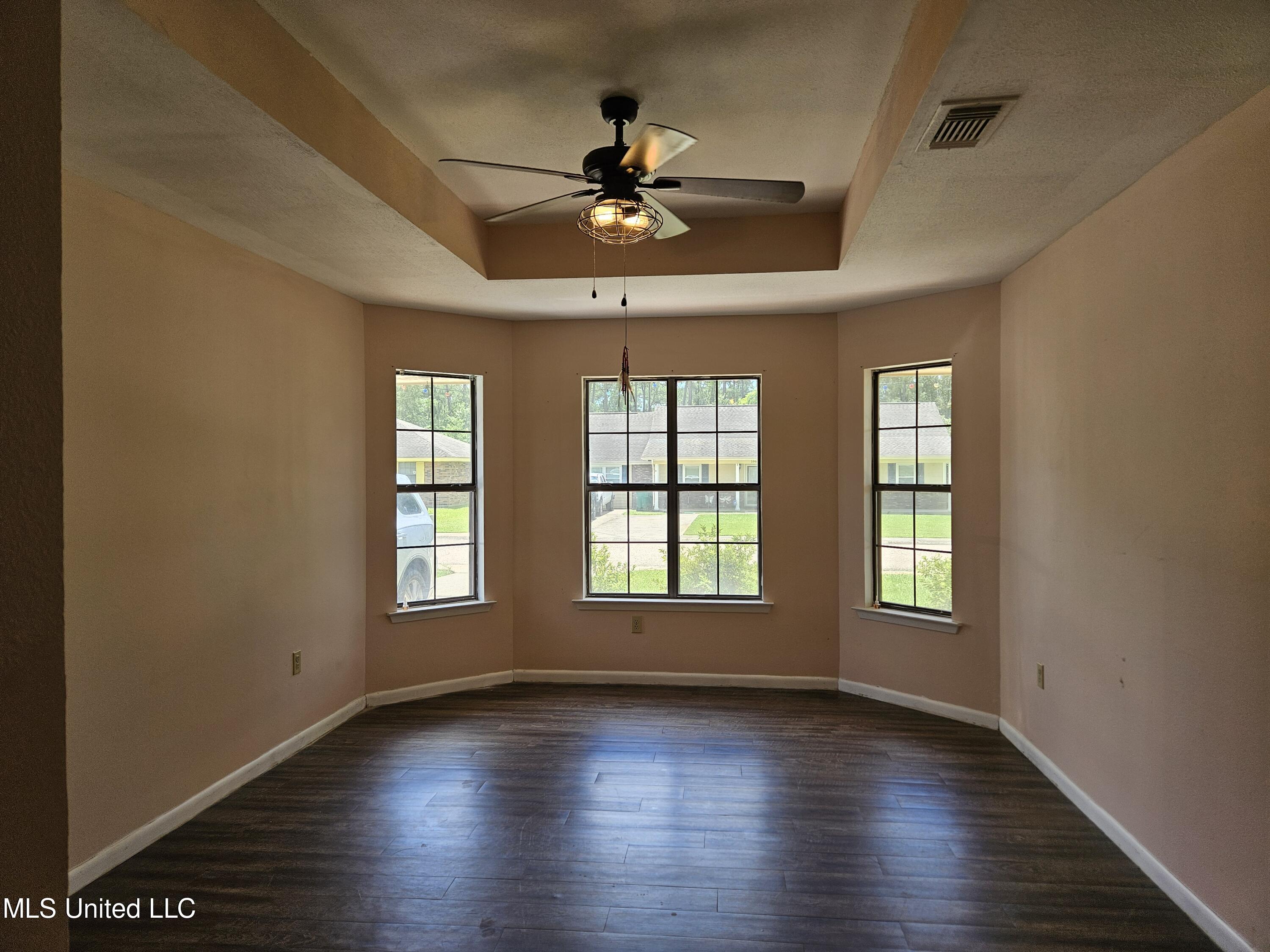 10646 Plummer Circle Gulfport, MS 39503 - Photo 15 of 43 Primary bedroom v2