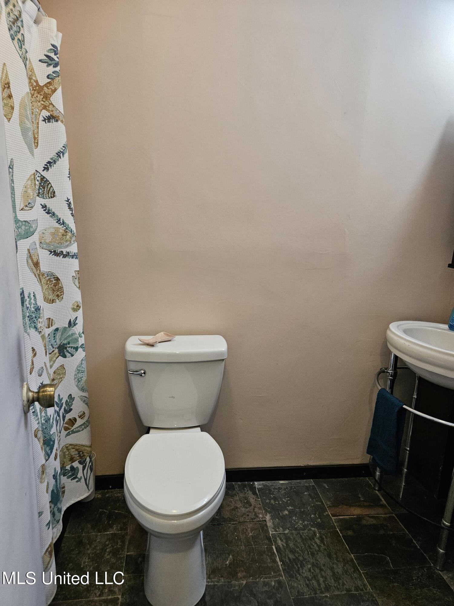 10646 Plummer Circle Gulfport, MS 39503 - Photo 18 of 43 Primary bathroom v1