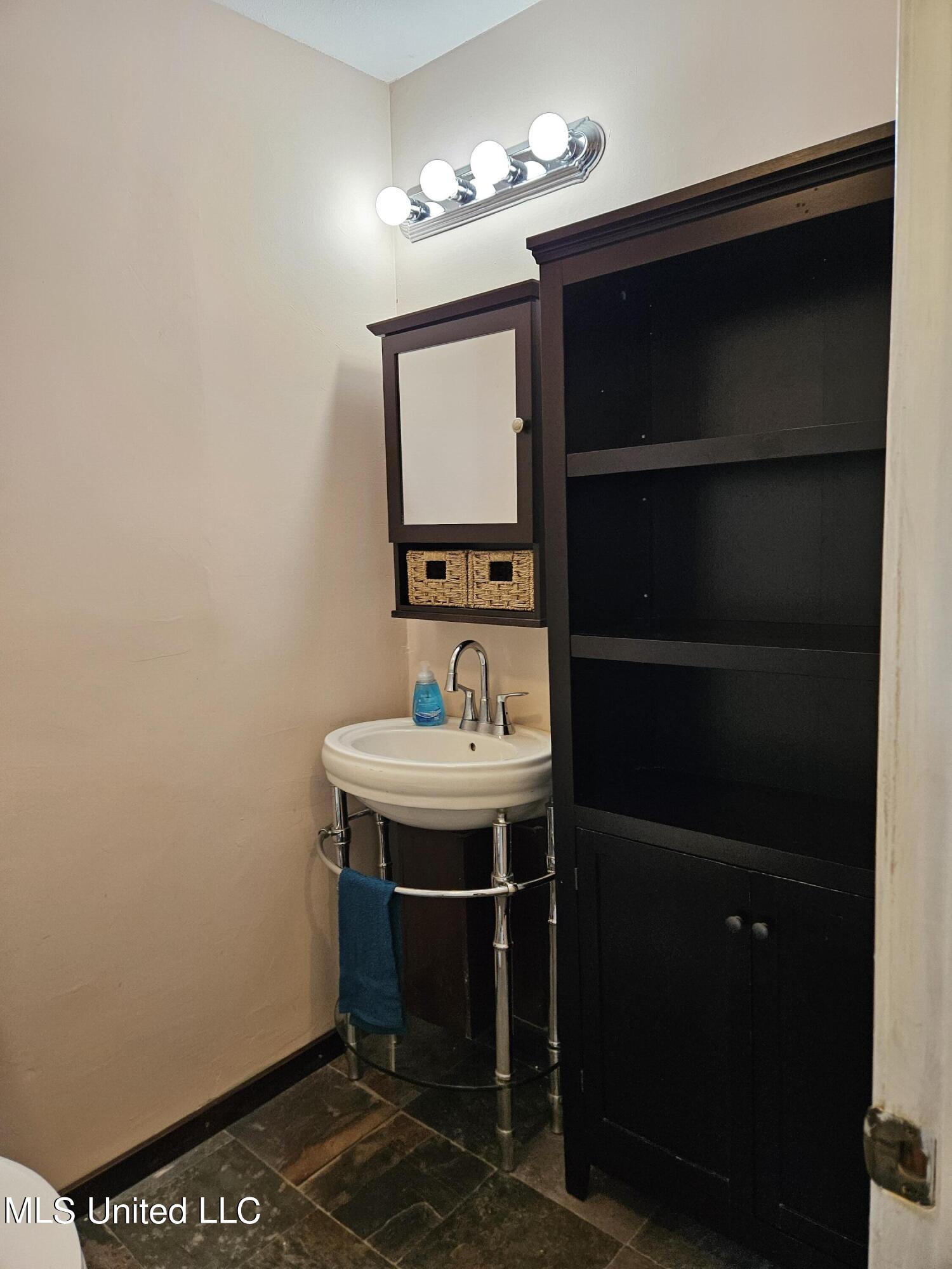 10646 Plummer Circle Gulfport, MS 39503 - Photo 19 of 43 Primary bathroom v2