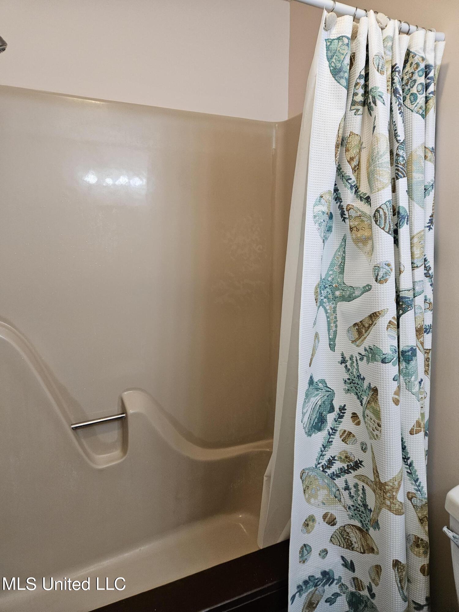 10646 Plummer Circle Gulfport, MS 39503 - Photo 20 of 43 Primary bathroom bathtub v3