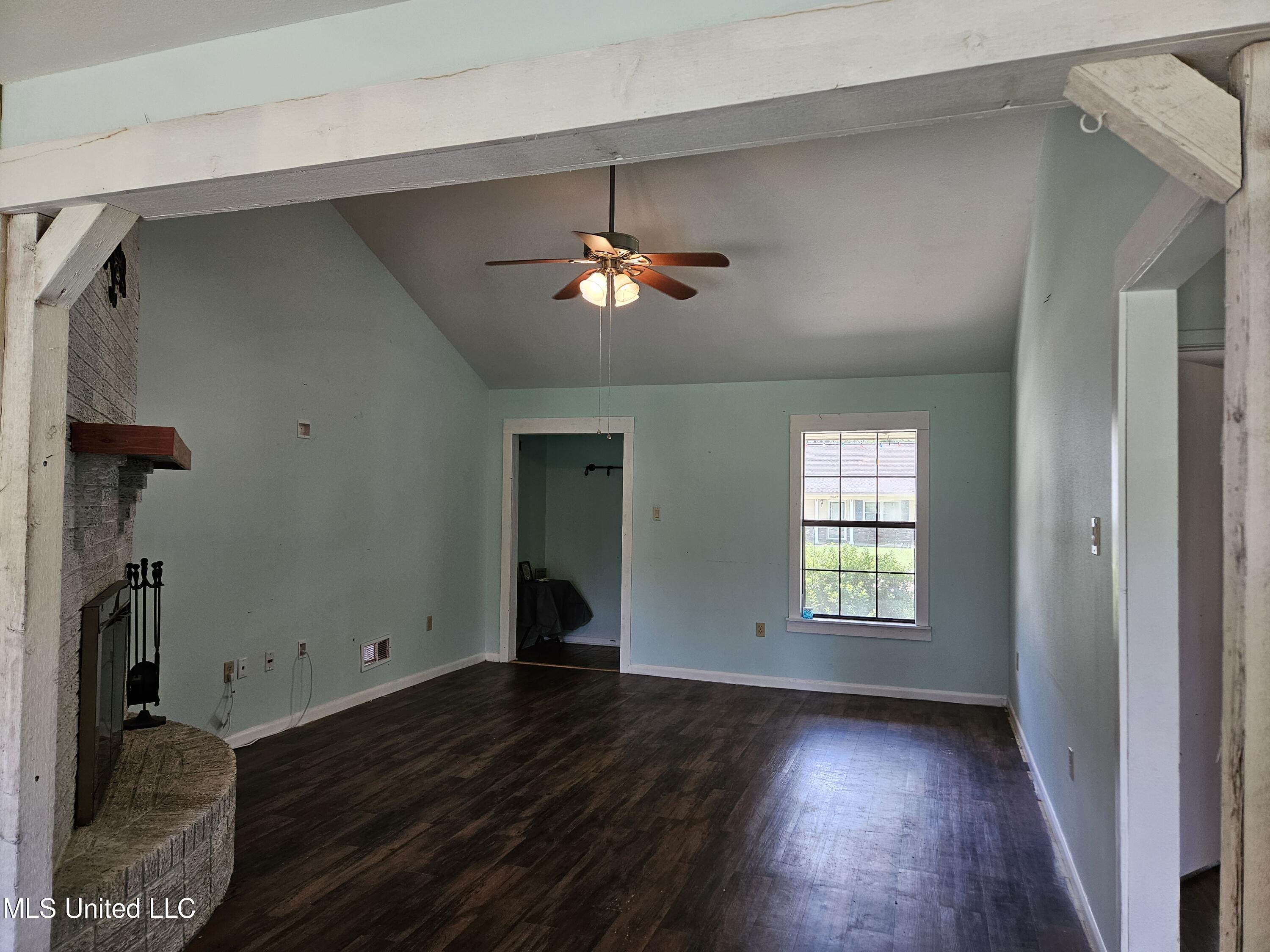 10646 Plummer Circle Gulfport, MS 39503 - Photo 2 of 43 Living room v1