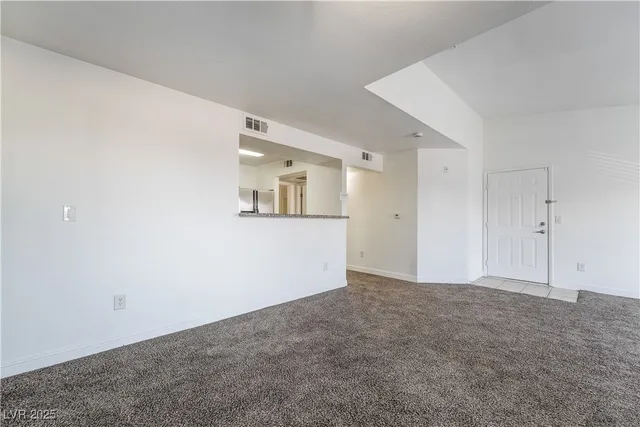 $1,595 | 5055 West Hacienda Avenue, Unit 2127, Las Vegas, NV 89118
