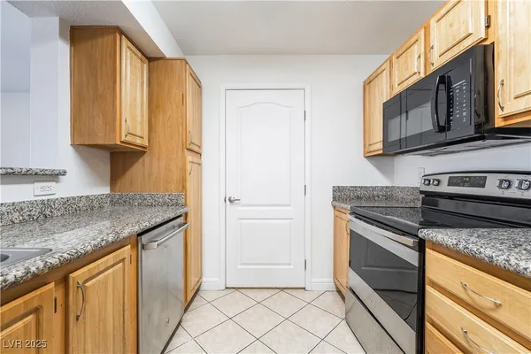 $1,595 | 5055 West Hacienda Avenue, Unit 2127, Las Vegas, NV 89118