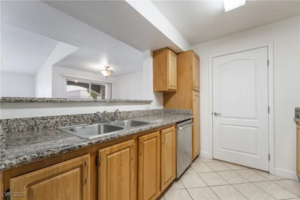$1,595 | 5055 West Hacienda Avenue, Unit 2127, Las Vegas, NV 89118