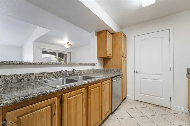$1,595 | 5055 West Hacienda Avenue, Unit 2127, Las Vegas, NV 89118