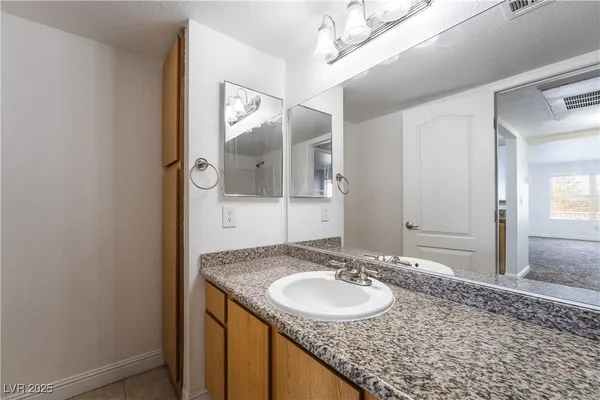 $1,595 | 5055 West Hacienda Avenue, Unit 2127, Las Vegas, NV 89118