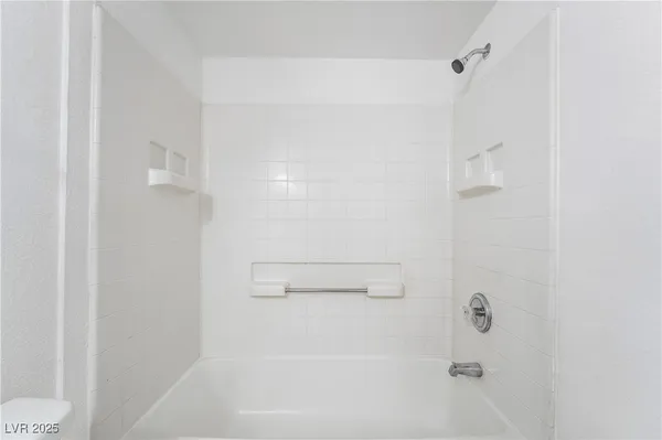$1,595 | 5055 West Hacienda Avenue, Unit 2127, Las Vegas, NV 89118