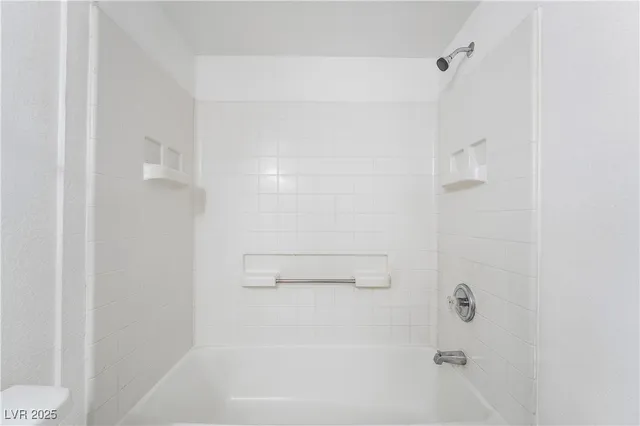 $1,595 | 5055 West Hacienda Avenue, Unit 2127, Las Vegas, NV 89118