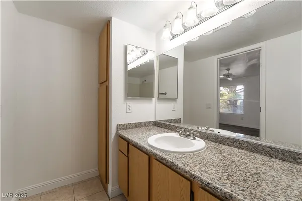 $1,595 | 5055 West Hacienda Avenue, Unit 2127, Las Vegas, NV 89118