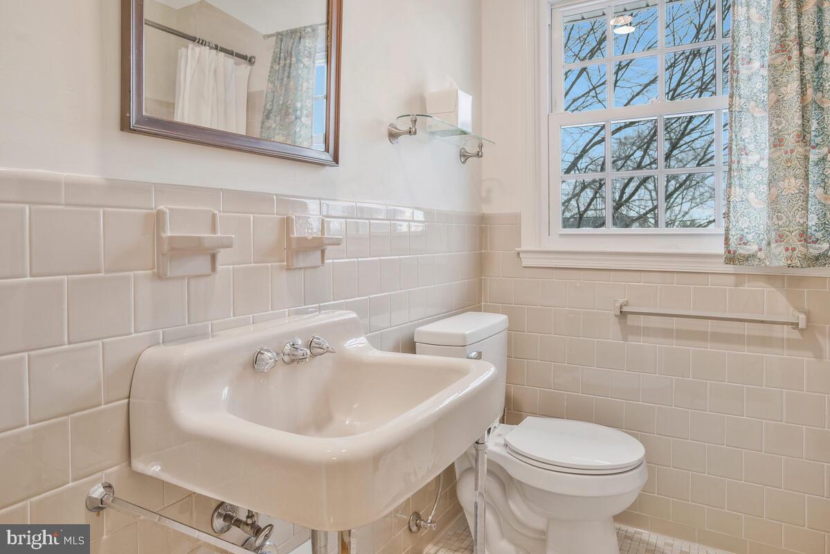 2512 Lawnside Road Lutherville-Timonium, MD 21093 - Photo 37 of 53 Upper level full bath