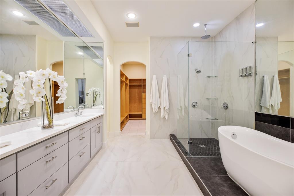 4616 Windsor Ridge Drive Irving, TX 75038 - Photo 23 of 40 Downstairs Primary Bathroom