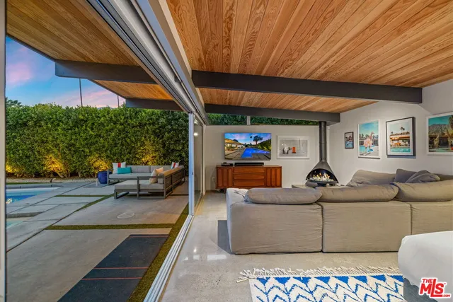 $16,000 | 207 North Debby Drive, Palm Springs, CA 92262