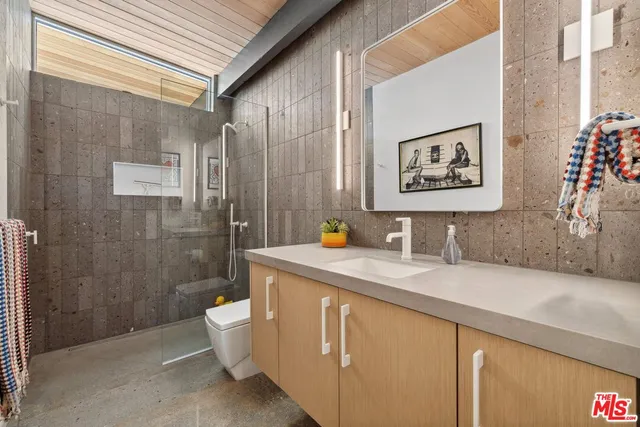 $16,000 | 207 North Debby Drive, Palm Springs, CA 92262