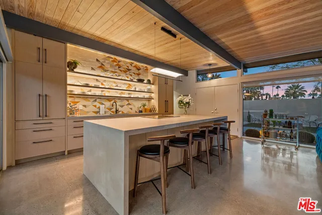 $16,000 | 207 North Debby Drive, Palm Springs, CA 92262