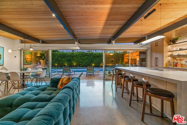 $16,000 | 207 North Debby Drive, Palm Springs, CA 92262