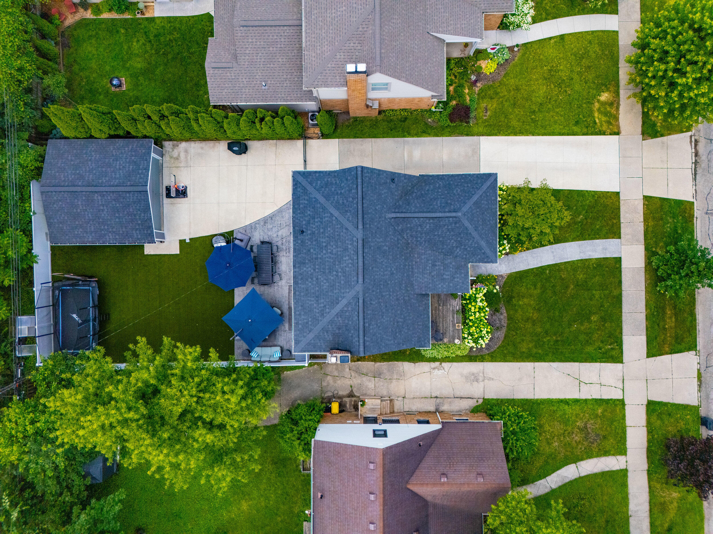 1921 Earlmont Road Berkley, MI 48072 - Photo 38 of 42 48_drone-8