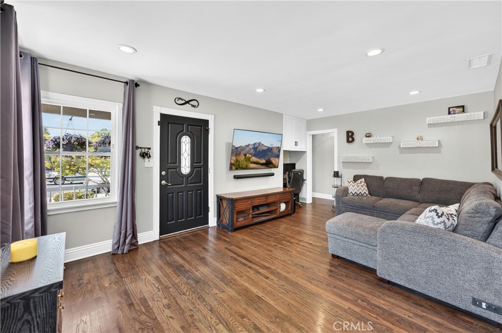 416 Cherry Street Brea, CA 92821 - Photo 4 of 36
