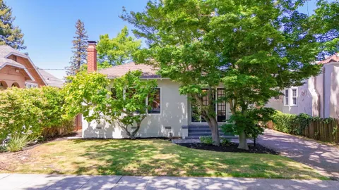 a view of a back yard of the house