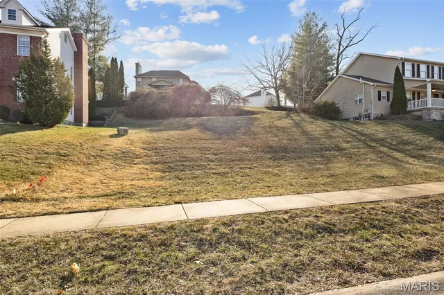 $99,000 | 5220 Autumnwinds Drive, St. Louis, MO 63129