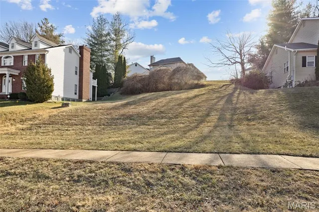 $99,000 | 5220 Autumnwinds Drive, St. Louis, MO 63129